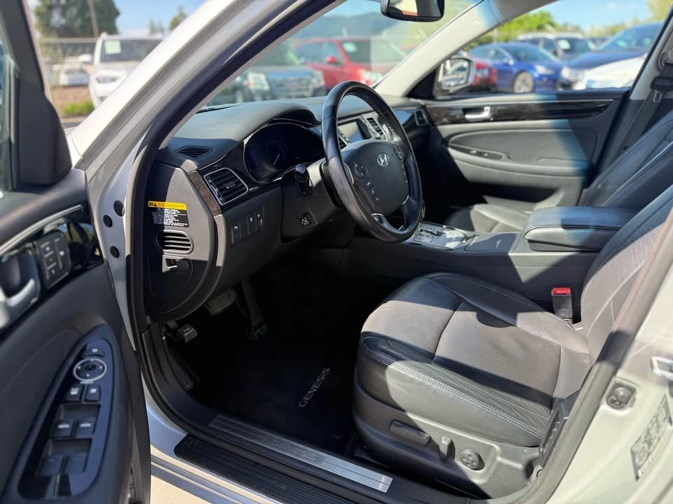 2013 Hyundai Genesis - Image 8 of 19