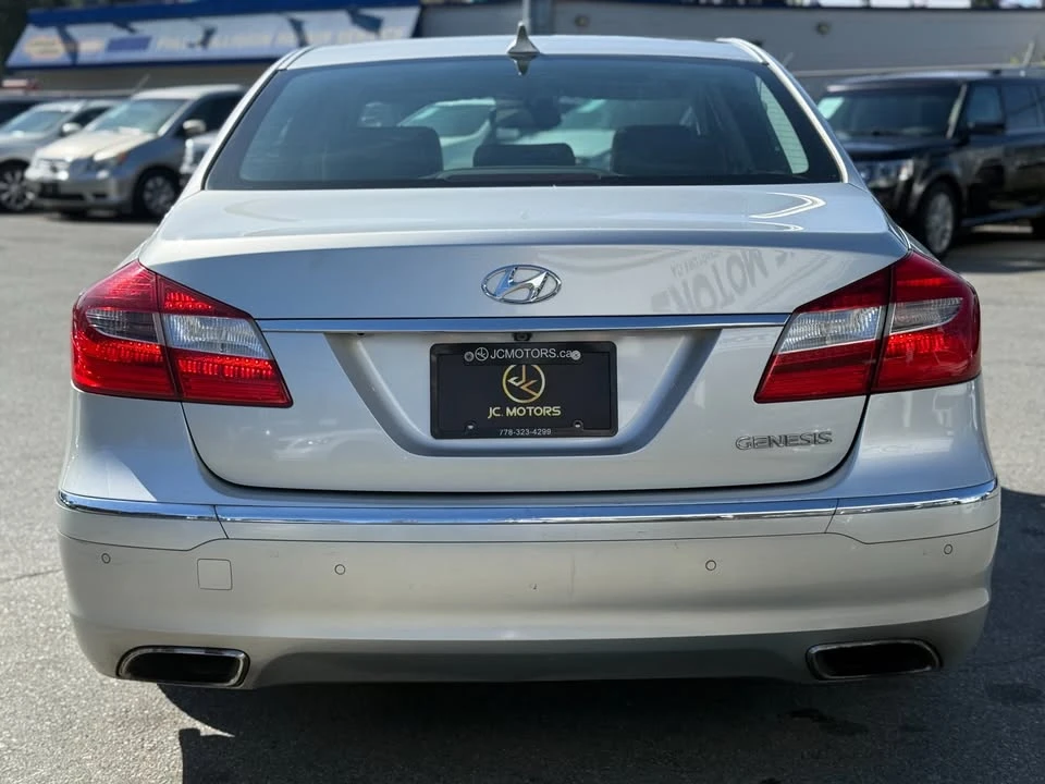 2013 Hyundai Genesis - Image 5 of 19