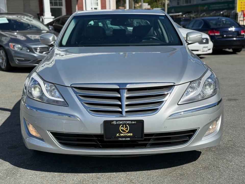 2013 Hyundai Genesis - Image 2 of 19