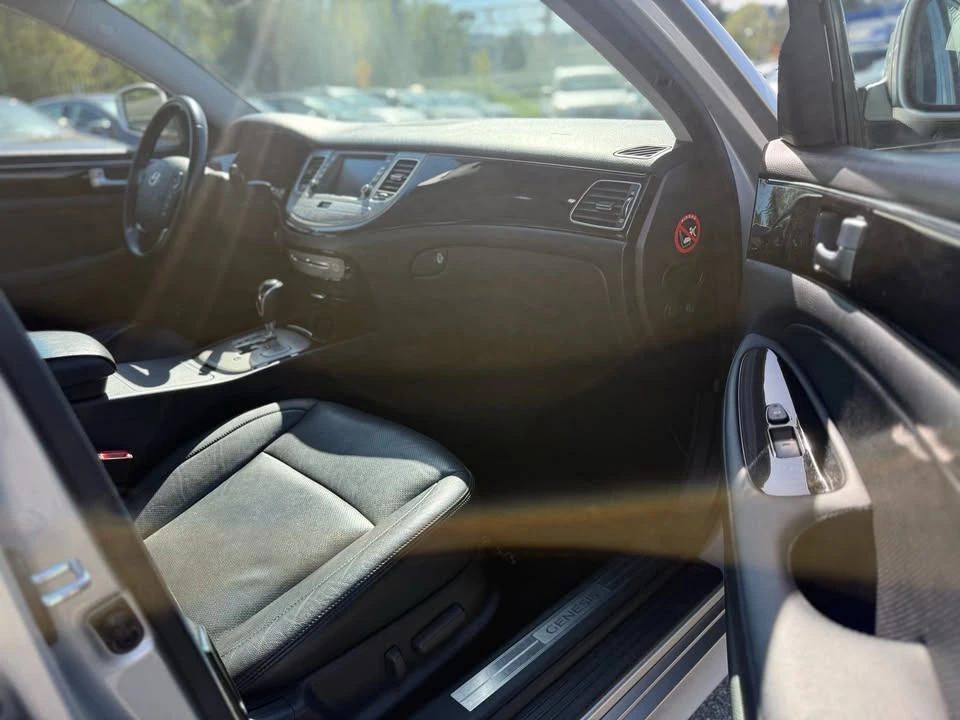 2013 Hyundai Genesis - Image 11 of 19