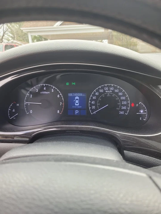 2013 Hyundai Genesis - Image 9 of 14