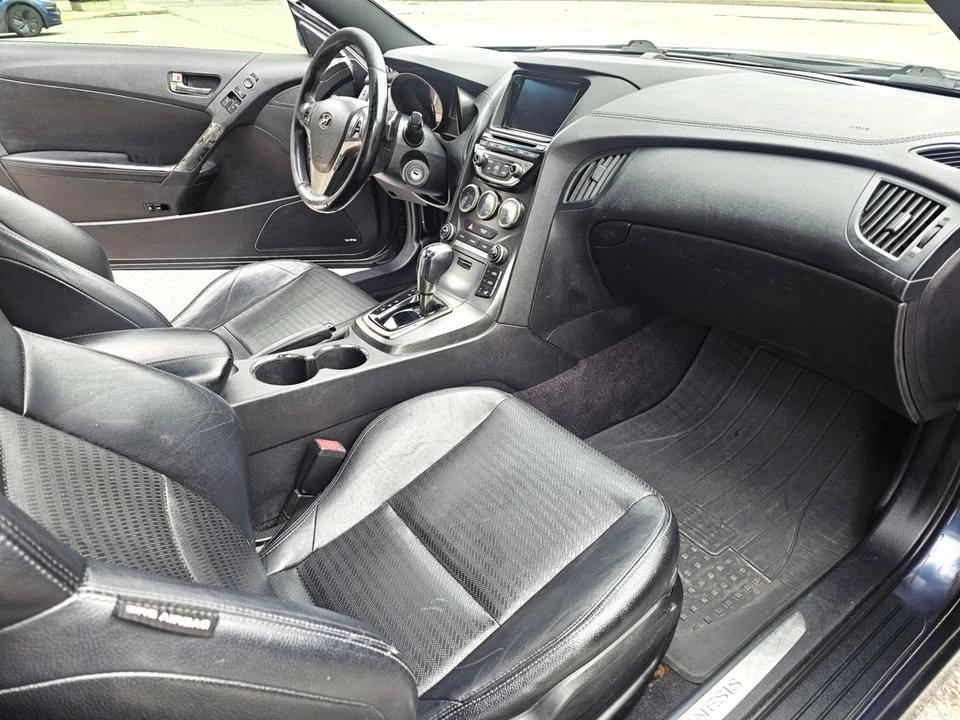 2013 Hyundai Genesis - Image 9 of 16