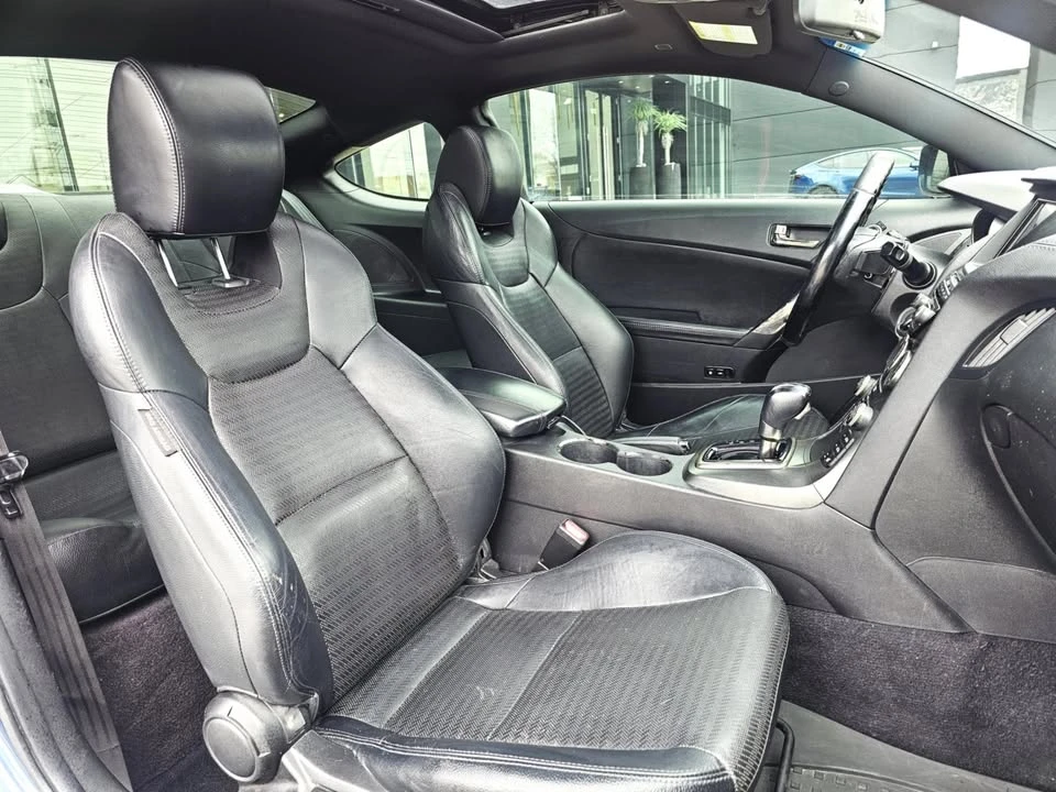 2013 Hyundai Genesis - Image 12 of 16