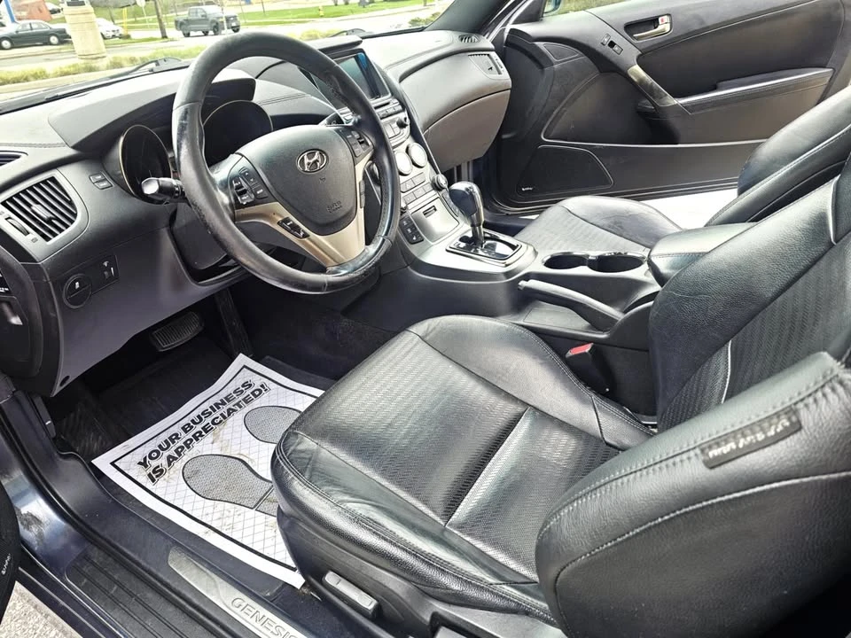 2013 Hyundai Genesis - Image 10 of 16