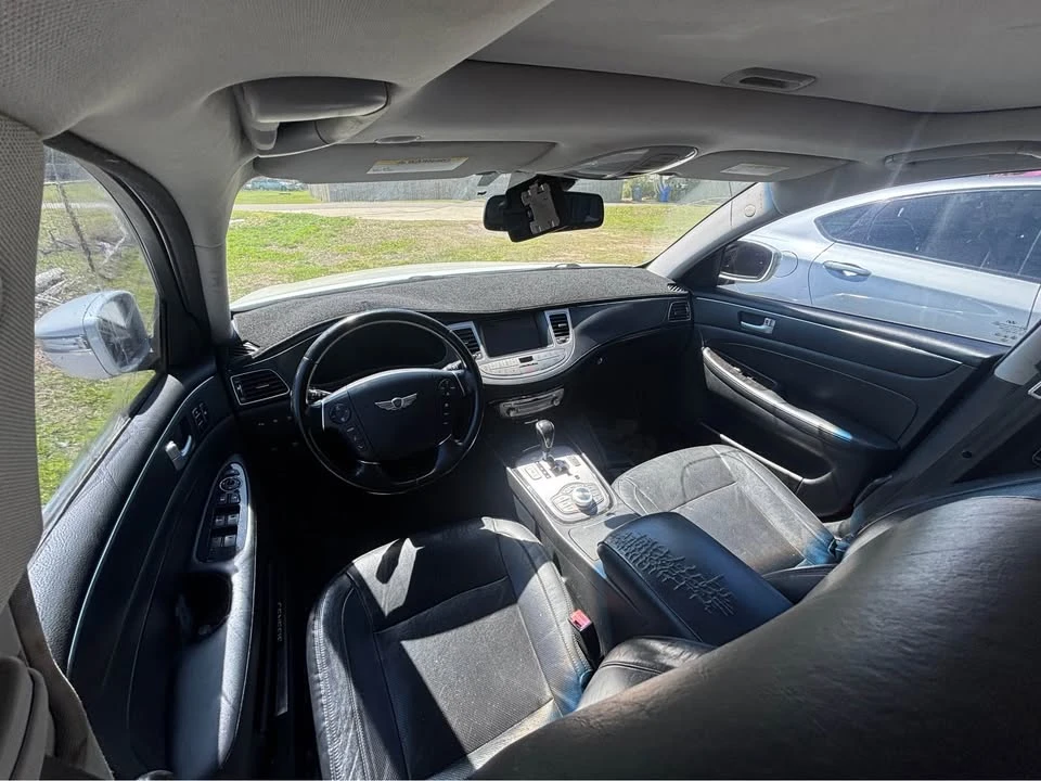2013 Hyundai Genesis - Image 8 of 9