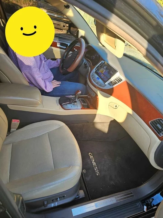 2013 Hyundai Genesis - Image 2 of 7