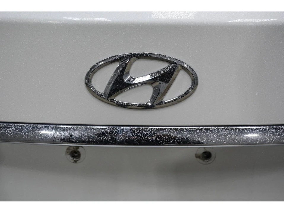2013 Hyundai Genesis - Image 15 of 20