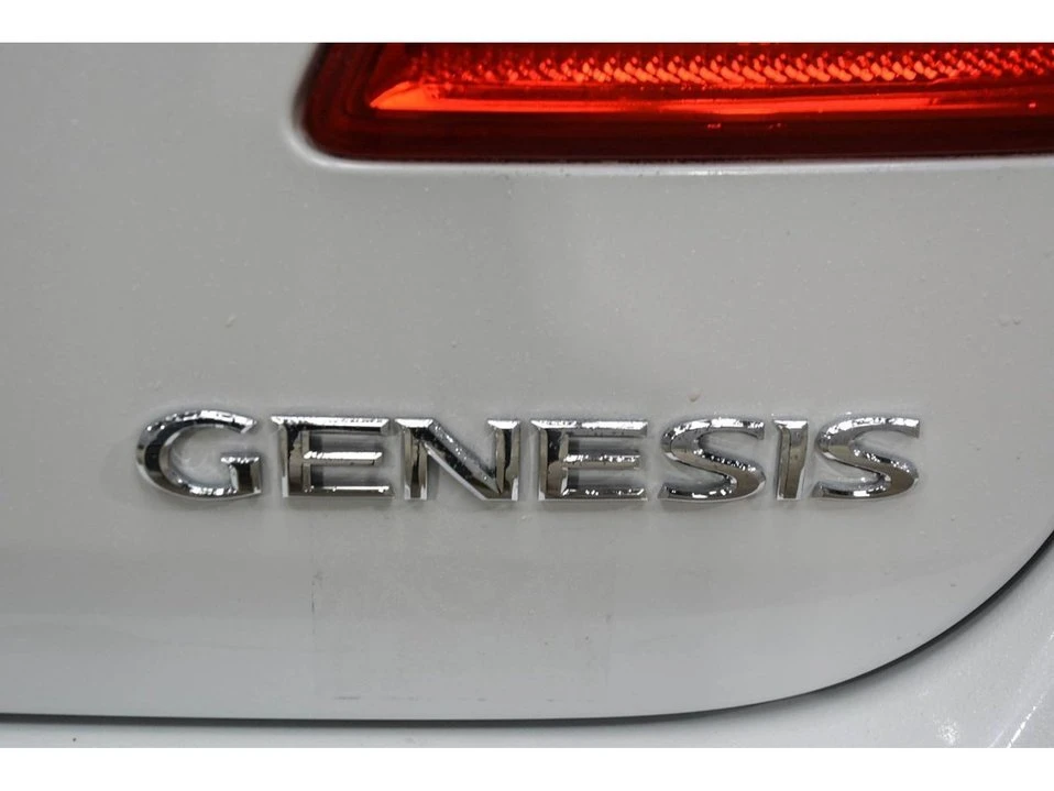 2013 Hyundai Genesis - Image 16 of 20