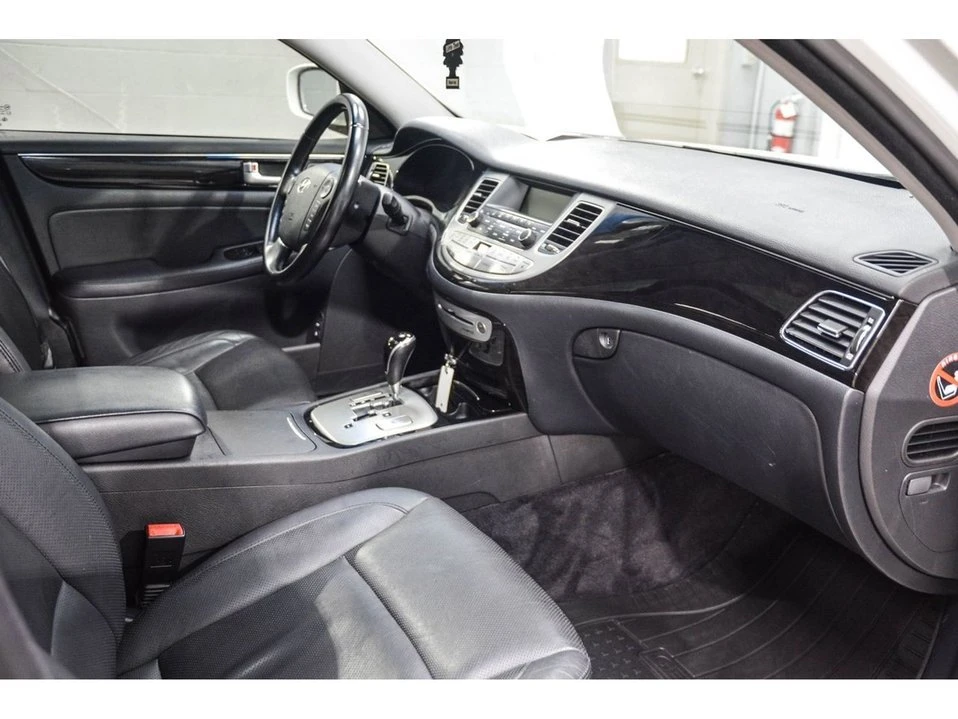 2013 Hyundai Genesis - Image 18 of 20