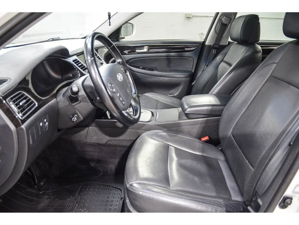 2013 Hyundai Genesis - Image 19 of 20