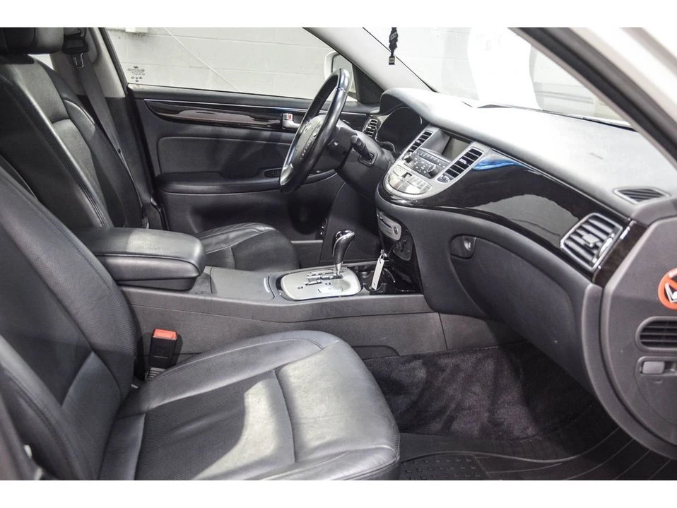 2013 Hyundai Genesis - Image 17 of 20