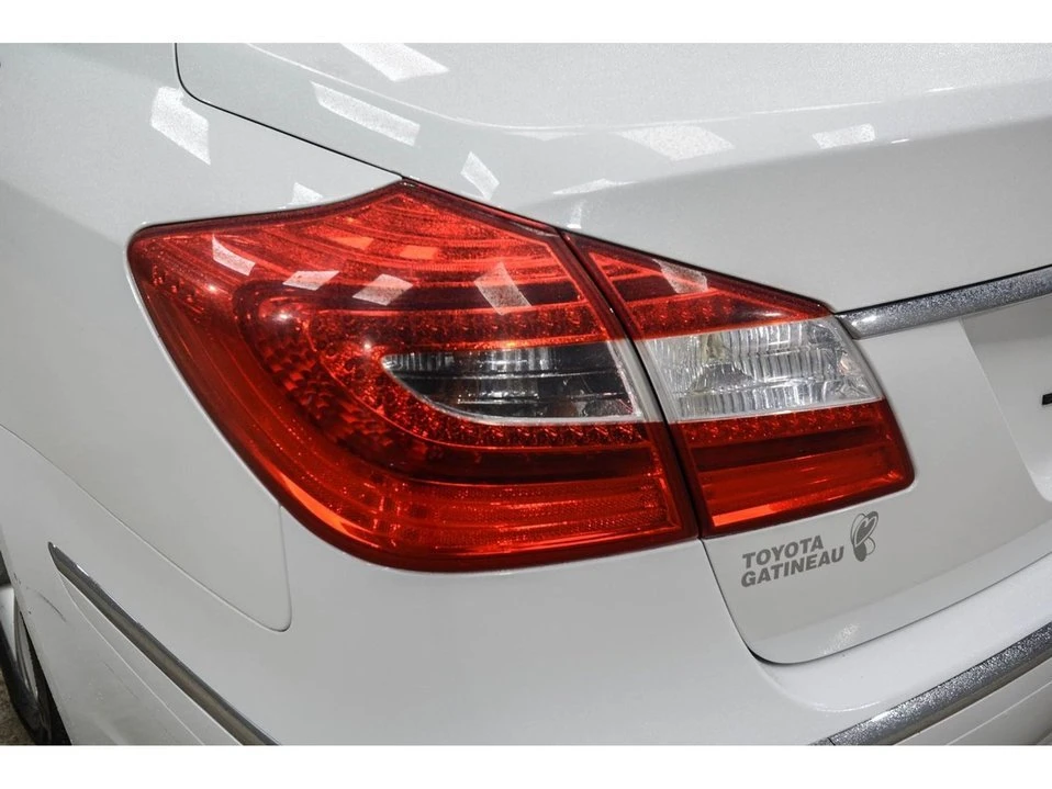 2013 Hyundai Genesis - Image 13 of 20