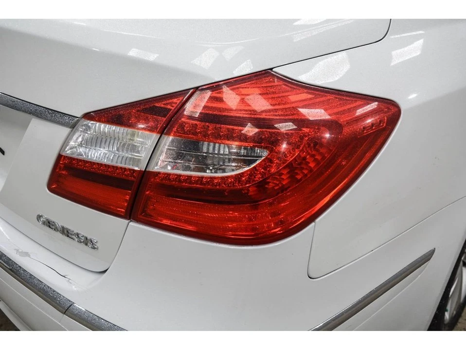2013 Hyundai Genesis - Image 14 of 20