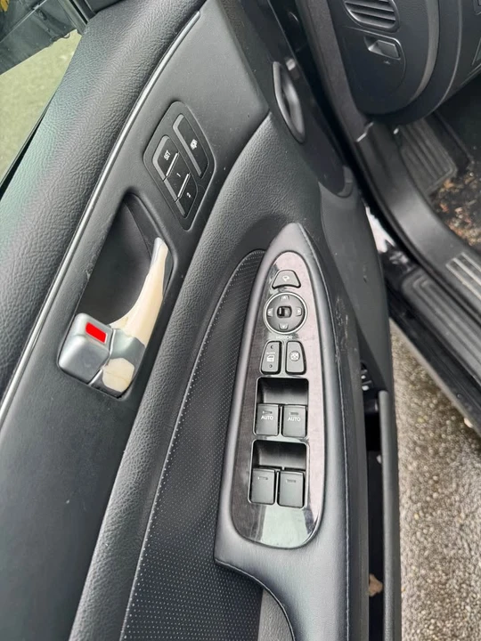 2013 Hyundai Genesis - Image 6 of 14