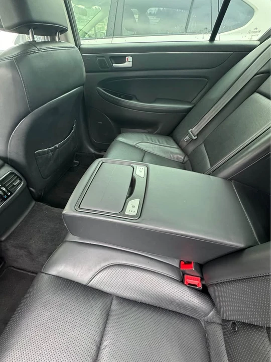 2013 Hyundai Genesis - Image 14 of 14