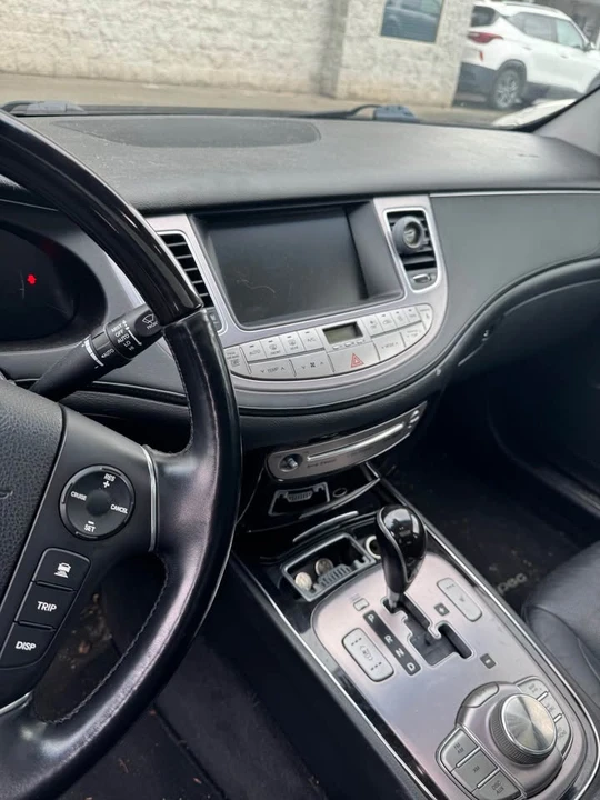 2013 Hyundai Genesis - Image 10 of 14