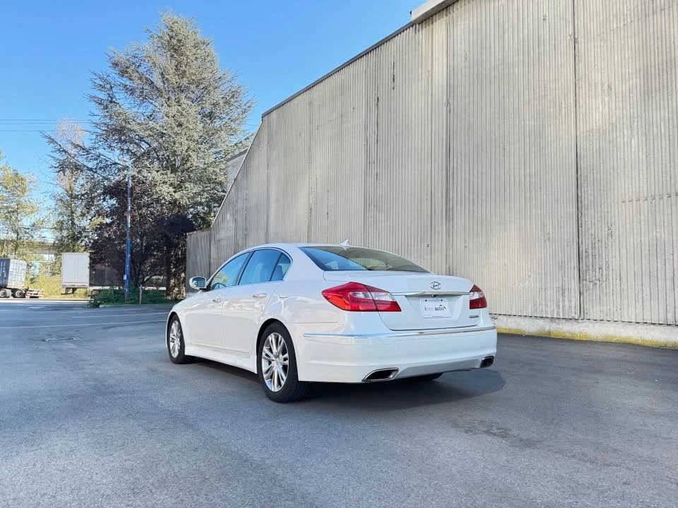 2013 Hyundai Genesis - Image 4 of 15