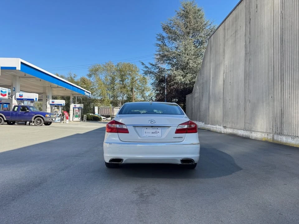 2013 Hyundai Genesis - Image 5 of 15