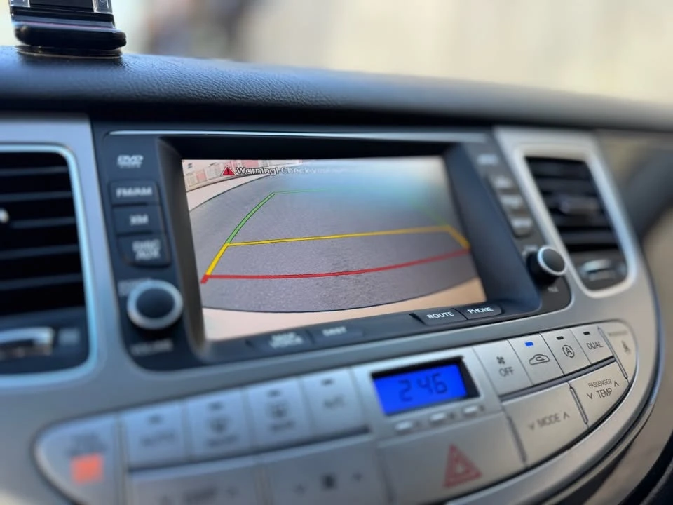 2013 Hyundai Genesis - Image 12 of 15