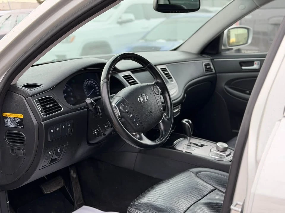 2013 Hyundai Genesis - Image 13 of 18