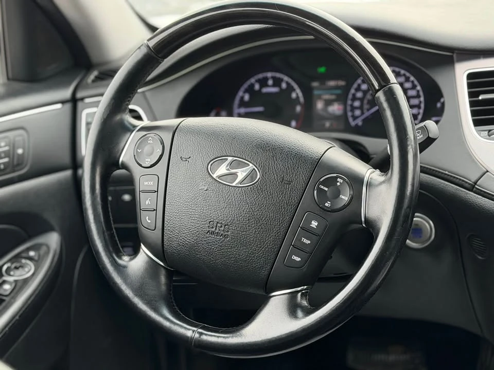 2013 Hyundai Genesis - Image 15 of 18