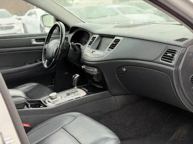 2013 Hyundai Genesis - Image 10 of 18