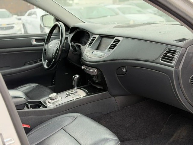 2013 Hyundai Genesis - Image 13 of 18