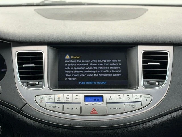 2013 Hyundai Genesis - Image 16 of 18