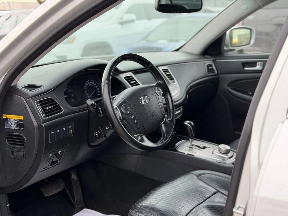 2013 Hyundai Genesis - Image 10 of 18