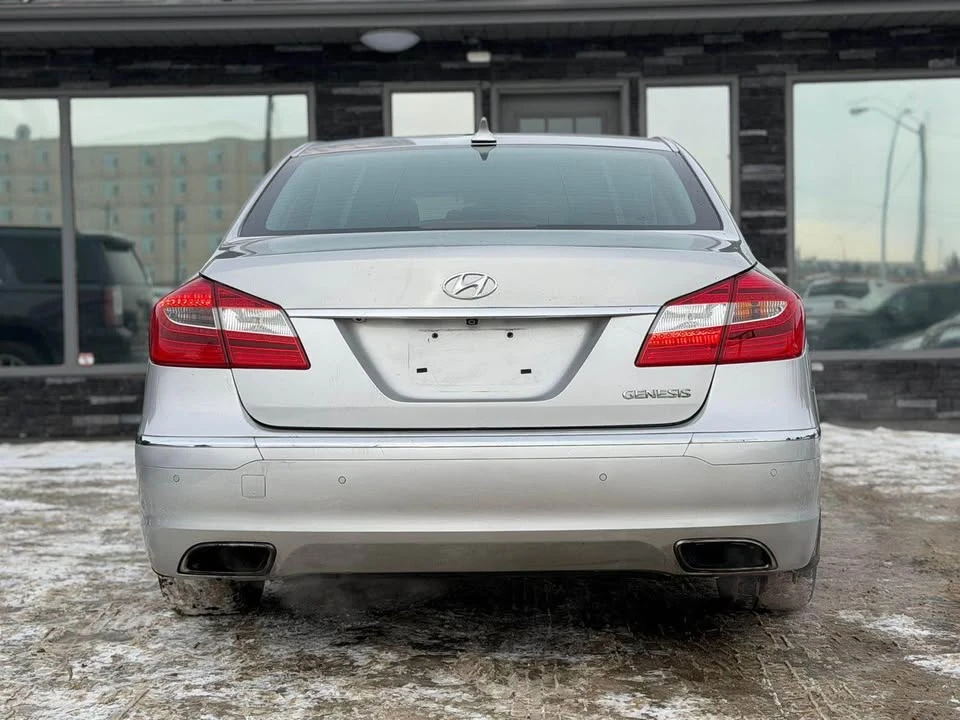2013 Hyundai Genesis - Image 8 of 18
