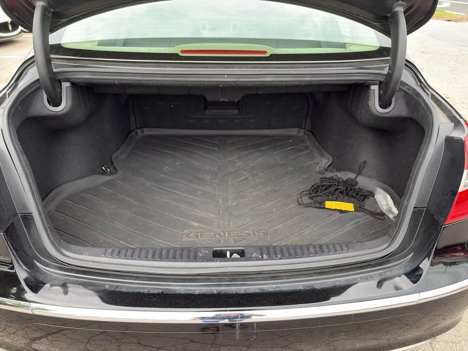 2013 Hyundai Genesis - Image 17 of 20