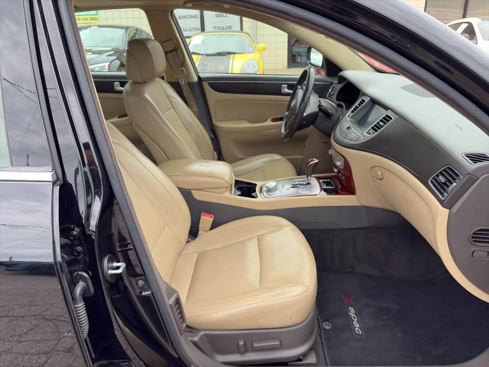 2013 Hyundai Genesis - Image 15 of 20