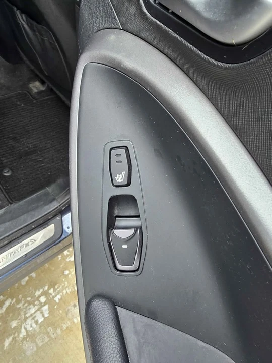 2013 Hyundai Santa Fe - Image 11 of 19