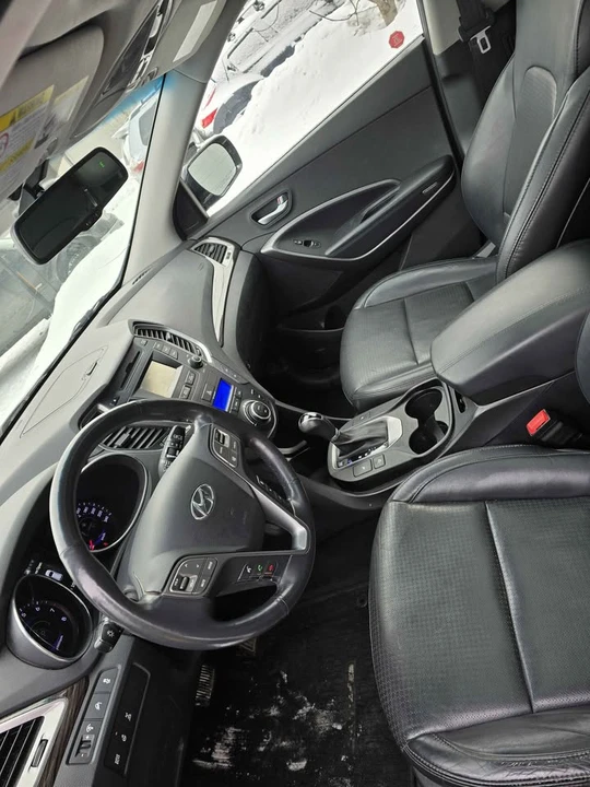 2013 Hyundai Santa Fe - Image 7 of 19