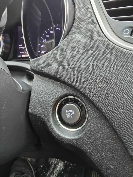 2013 Hyundai Santa Fe - Image 16 of 19