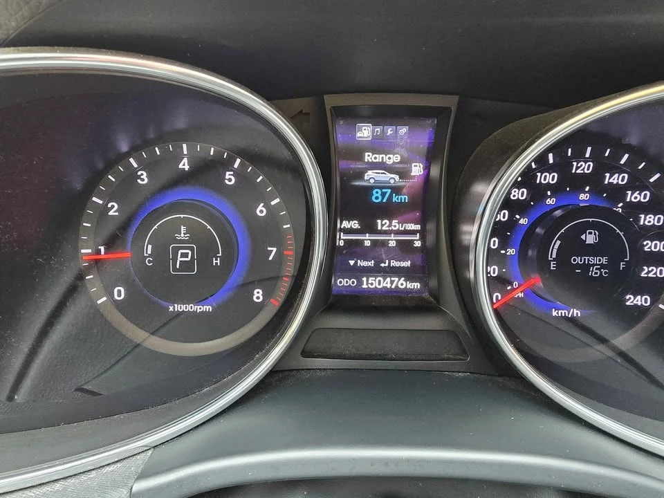 2013 Hyundai Santa Fe - Image 8 of 19