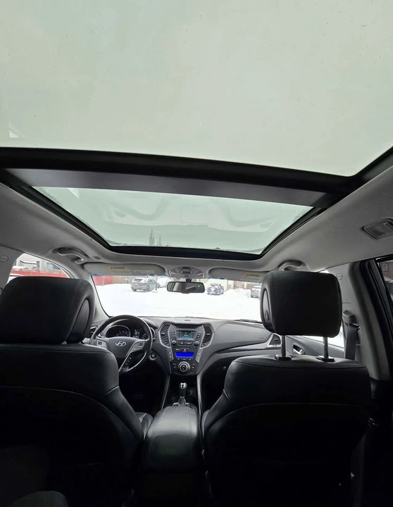 2013 Hyundai Santa Fe - Image 17 of 19