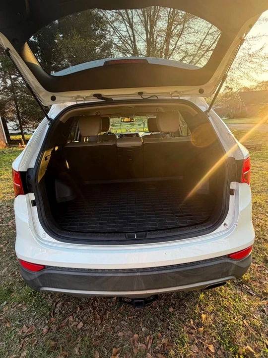 2013 Hyundai Santa Fe - Image 10 of 11