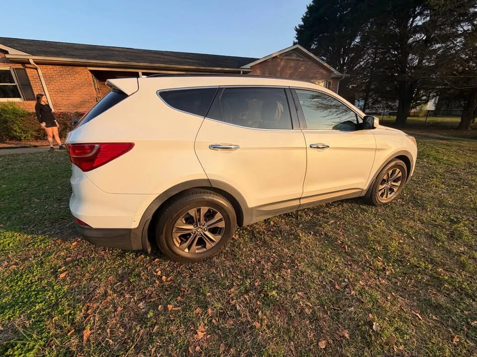2013 Hyundai Santa Fe - Image 4 of 11