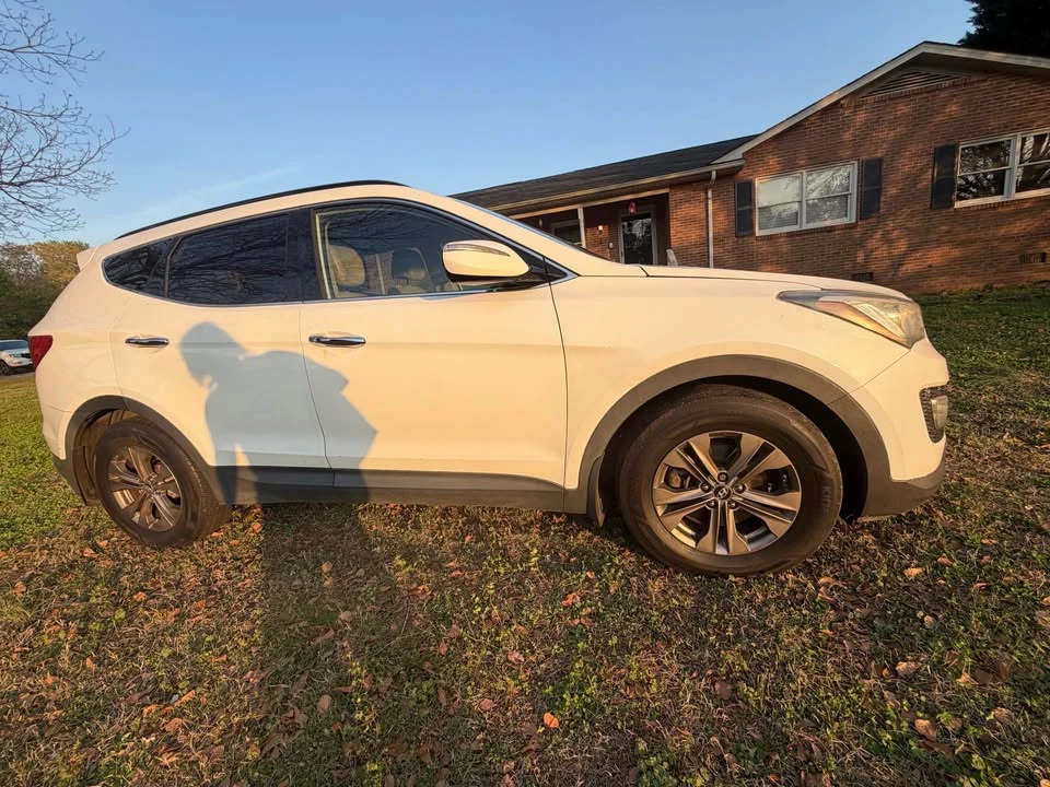 2013 Hyundai Santa Fe - Image 2 of 11