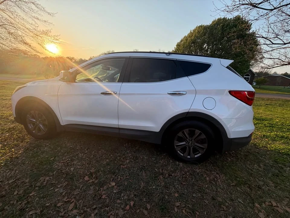 2013 Hyundai Santa Fe - Image 3 of 11