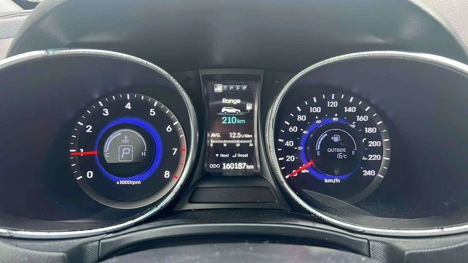 2013 Hyundai Santa Fe - Image 9 of 19