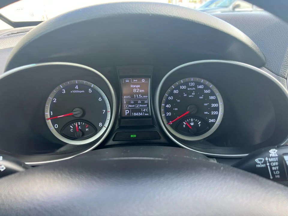 2013 Hyundai Santa Fe - Image 11 of 20
