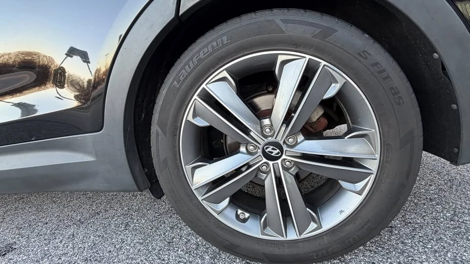 2013 Hyundai Santa Fe - Image 10 of 20