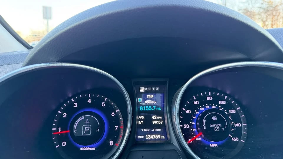 2013 Hyundai Santa Fe - Image 11 of 20