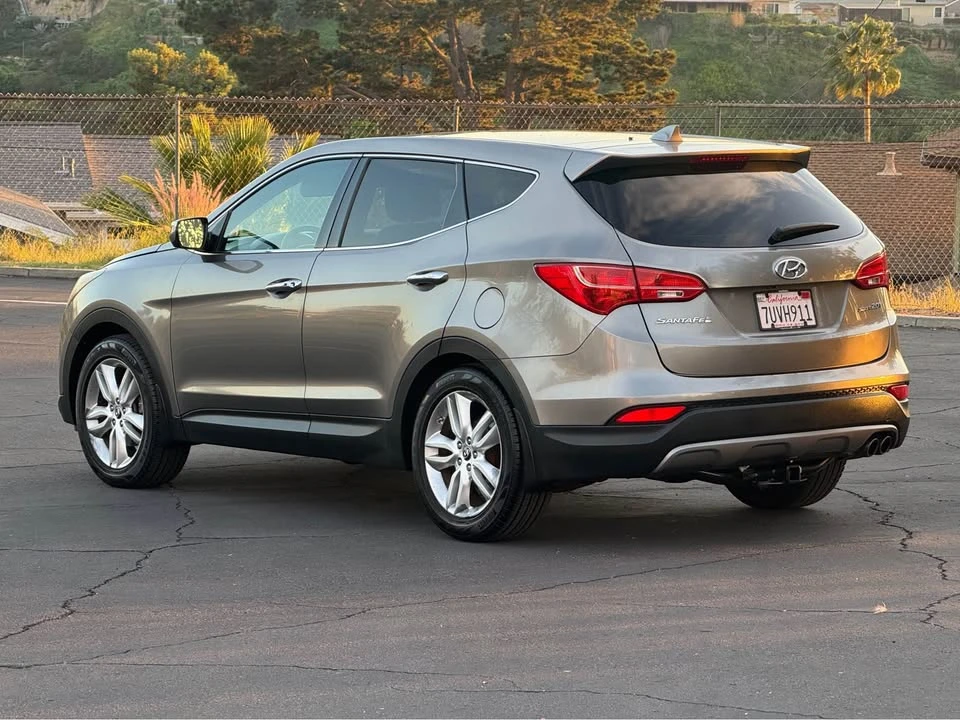 2013 Hyundai Santa Fe - Image 2 of 15