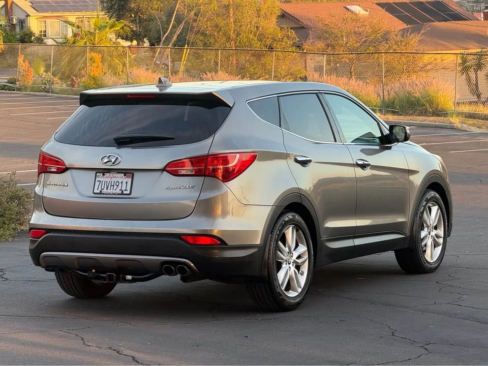 2013 Hyundai Santa Fe - Image 4 of 15