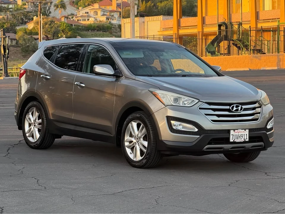 2013 Hyundai Santa Fe - Image 5 of 15