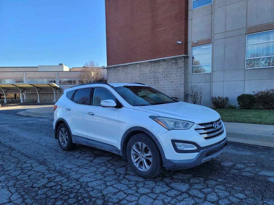 2013 Hyundai Santa Fe - Image 2 of 12