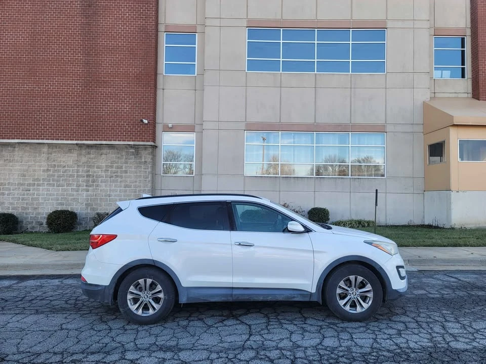 2013 Hyundai Santa Fe - Image 3 of 12